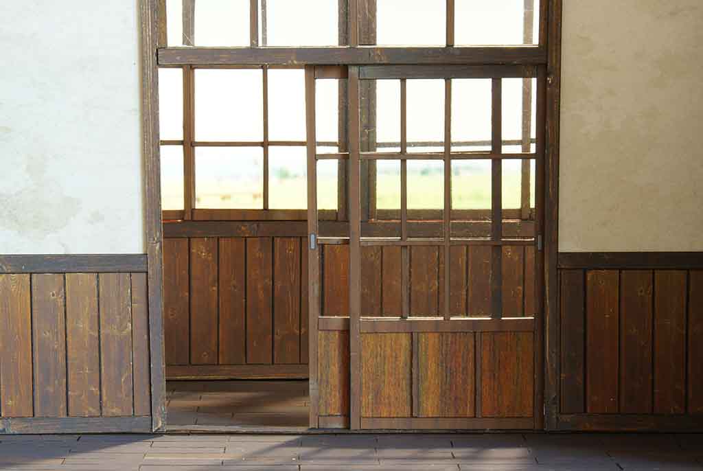 【無料】ジオラマ風フリー素材「木造校舎の風景」：ペーパークラフト