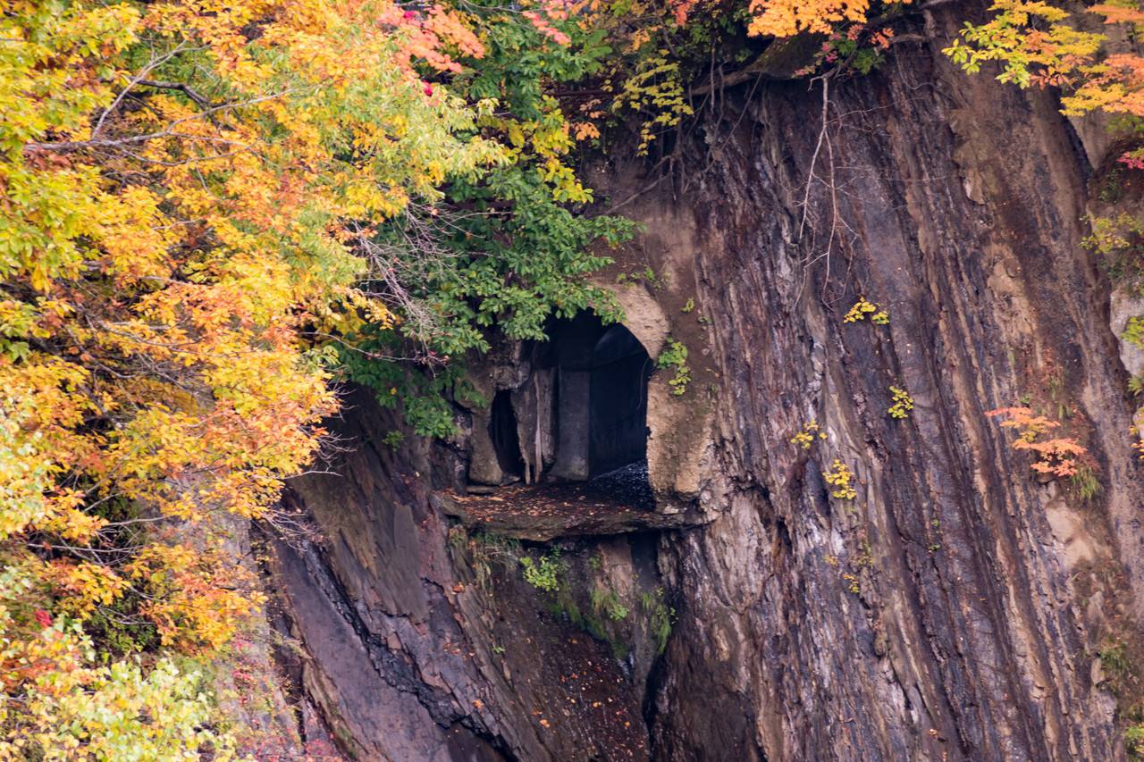 奇岩の渓谷・絶景の千鳥ヶ滝と炭鉱の歴史を今に継ぐ滝の上発電所
