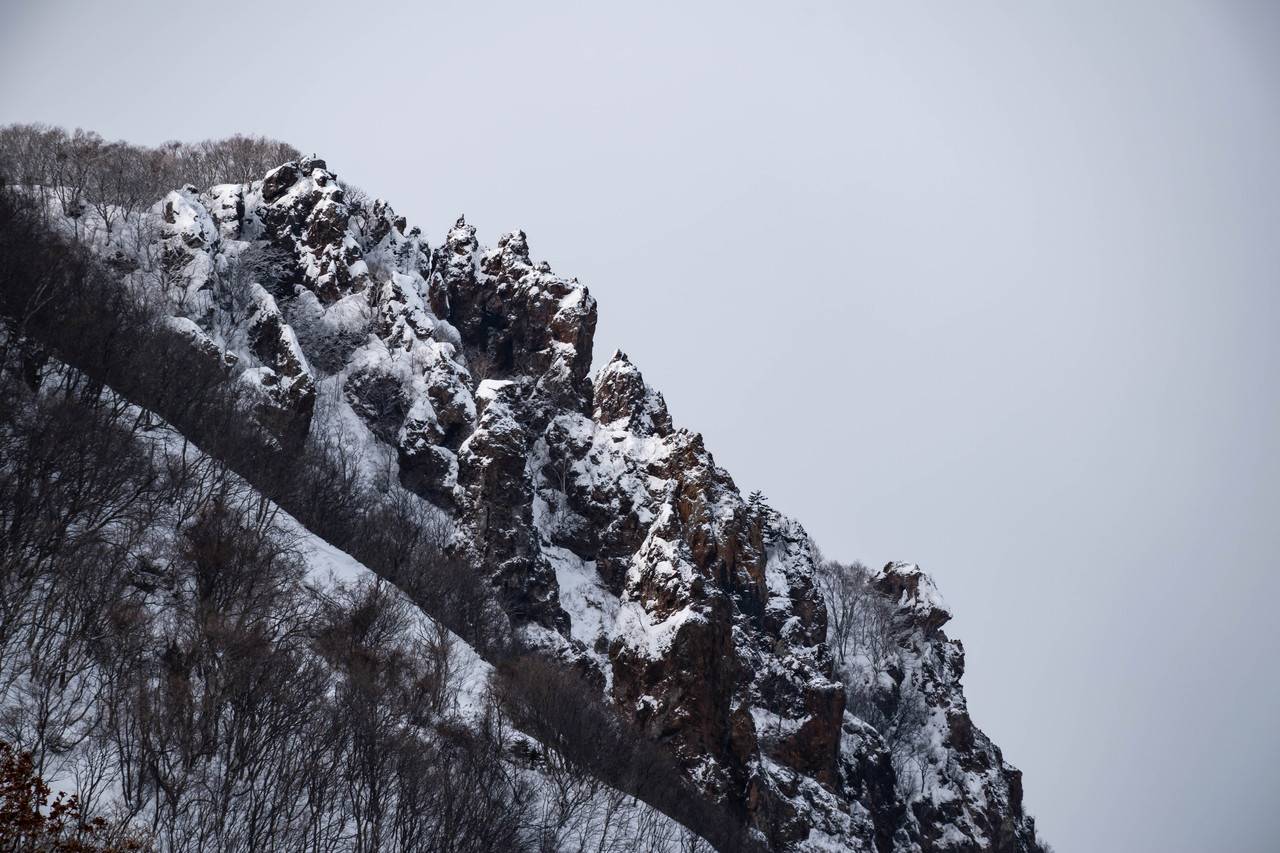 祝津パノラマ展望台の崖