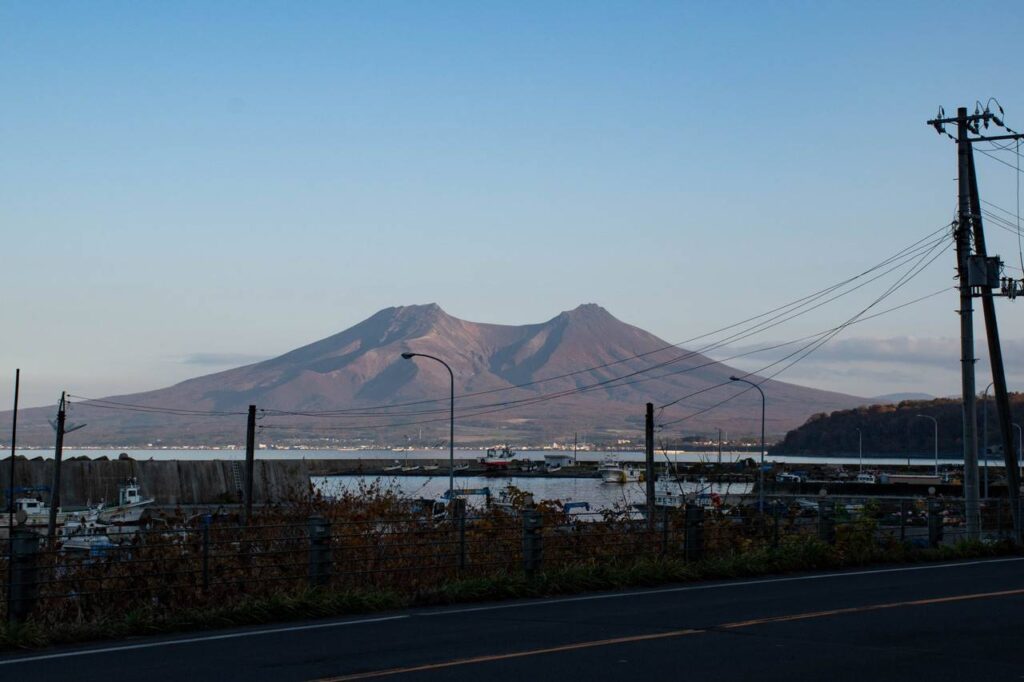 石谷駅前から見える駒ケ岳